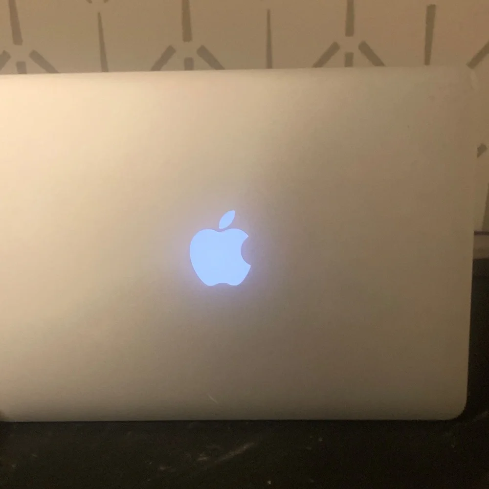 Apple MacBook in Sleek Silver